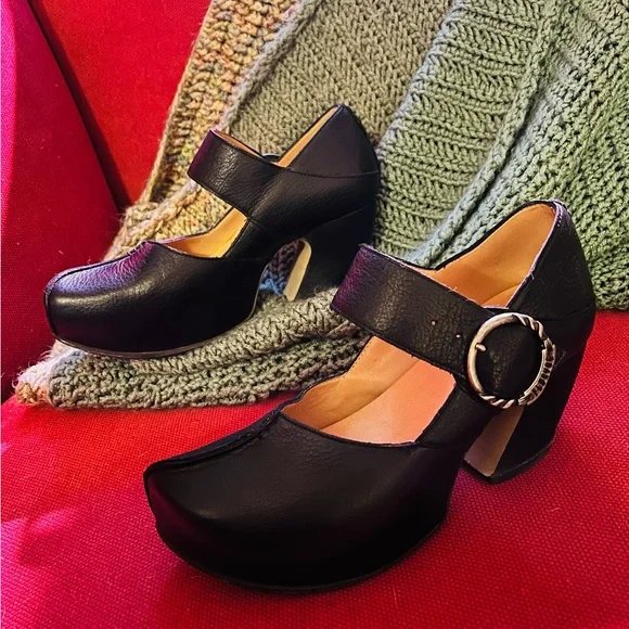 Killer John Fluevog Black Platform Mary Jane’s - Picture 2 of 12